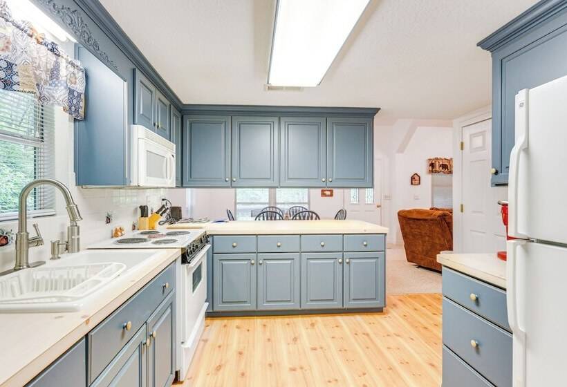 Secluded Cabin W/ Porch   7 Miles To Lake Chatuge!