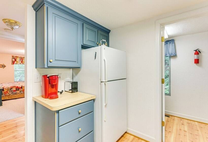 Secluded Cabin W/ Porch   7 Miles To Lake Chatuge!