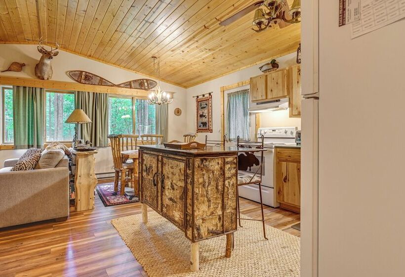 Secluded Farwell Cabin W/ Fire Pit & Gas Grill!