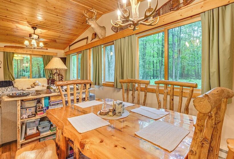 Secluded Farwell Cabin W/ Fire Pit & Gas Grill!