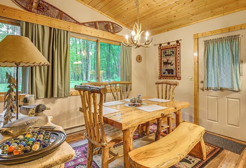 Secluded Farwell Cabin W/ Fire Pit & Gas Grill!