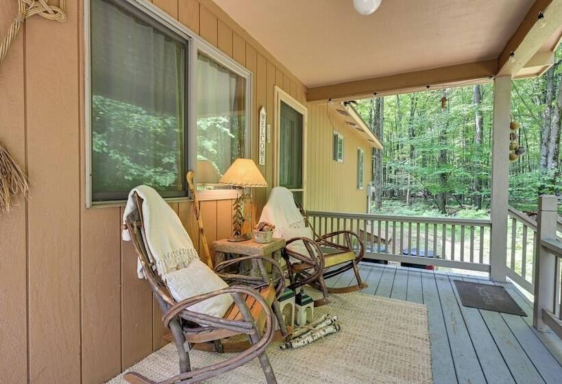 Secluded Farwell Cabin W/ Fire Pit & Gas Grill!