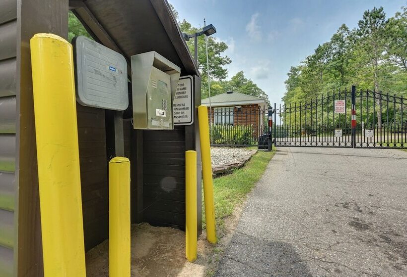 Secluded Farwell Cabin W/ Fire Pit & Gas Grill!