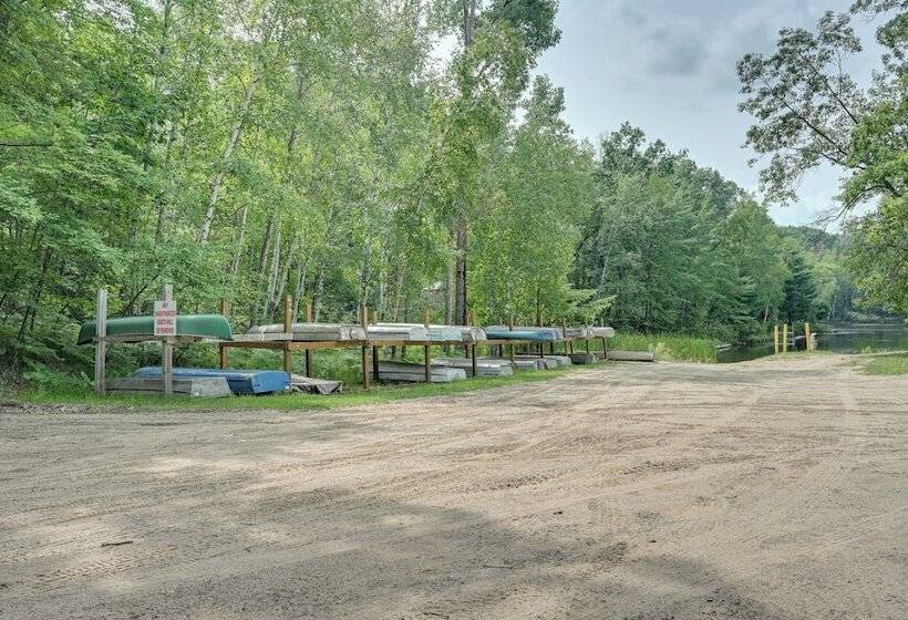 Secluded Farwell Cabin W/ Fire Pit & Gas Grill!