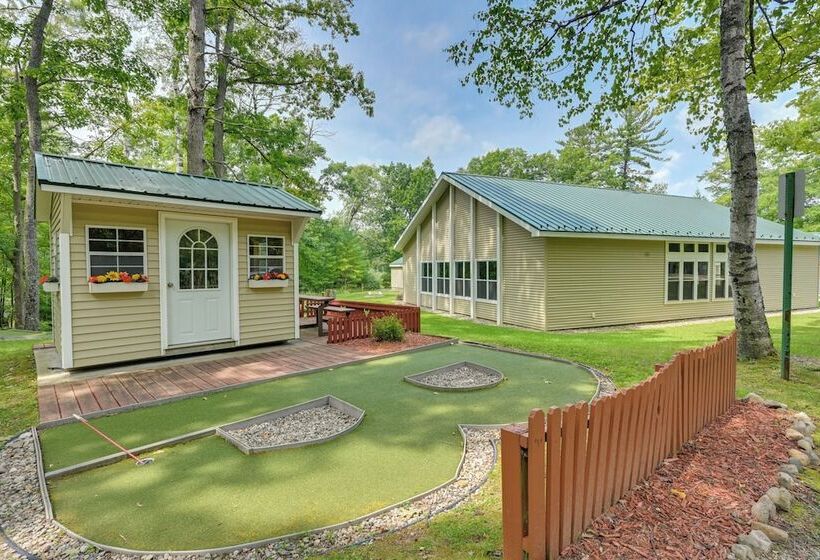 Secluded Farwell Cabin W/ Fire Pit & Gas Grill!