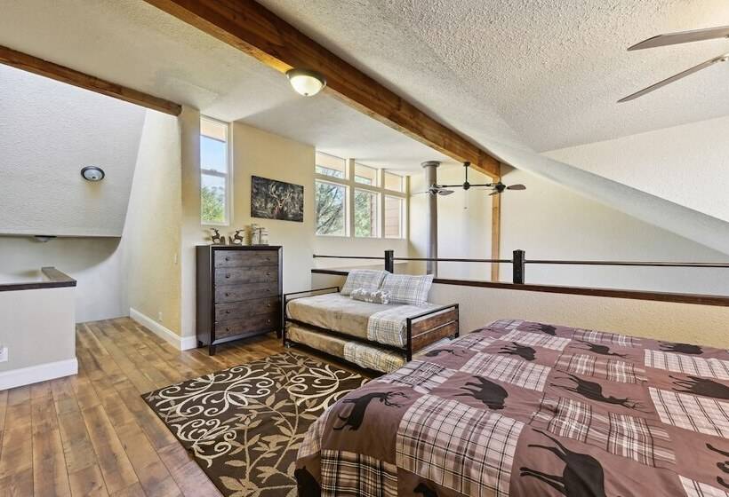 Luxury Retreat In Natl Forest Near Lakes & Trails