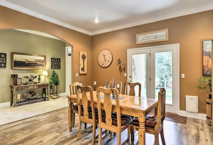 Secluded Home W/ Hot Tub & Mountain Views!