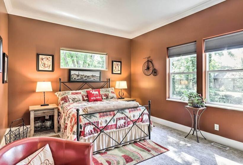 Secluded Home W/ Hot Tub & Mountain Views!