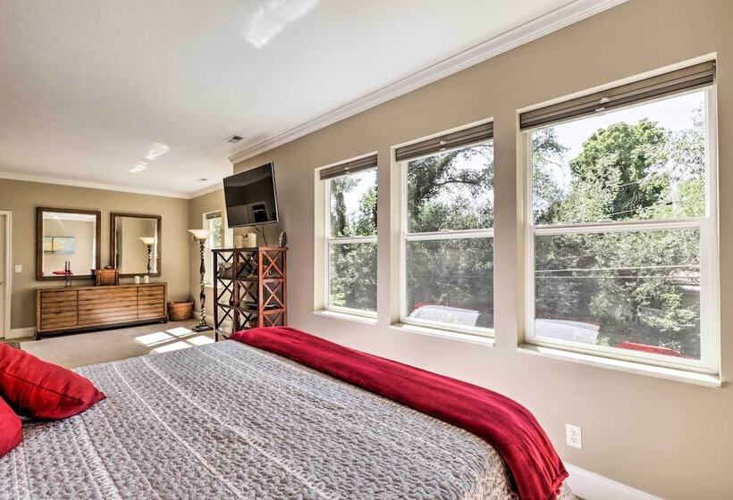 Secluded Home W/ Hot Tub & Mountain Views!