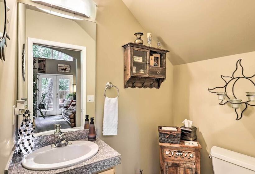 Secluded Home W/ Hot Tub & Mountain Views!