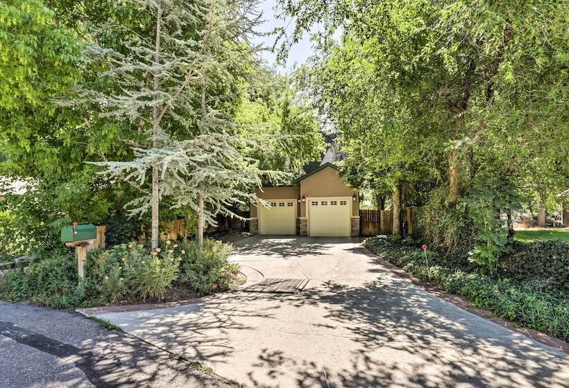 Secluded Home W/ Hot Tub & Mountain Views!