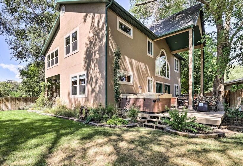 Secluded Home W/ Hot Tub & Mountain Views!