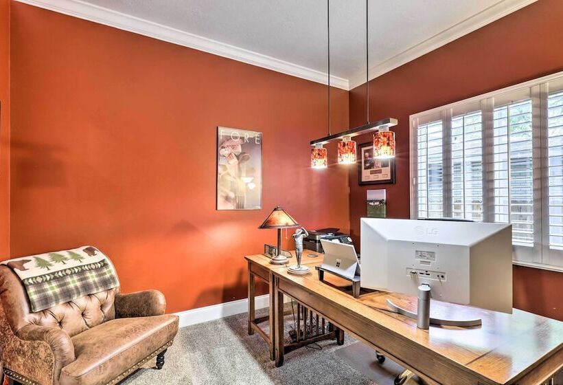 Secluded Home W/ Hot Tub & Mountain Views!