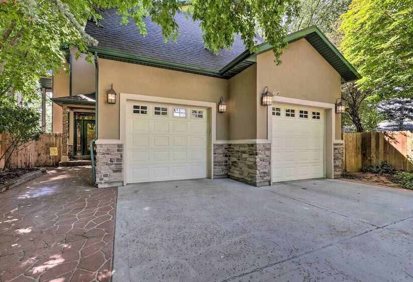 Secluded Home W/ Hot Tub & Mountain Views!