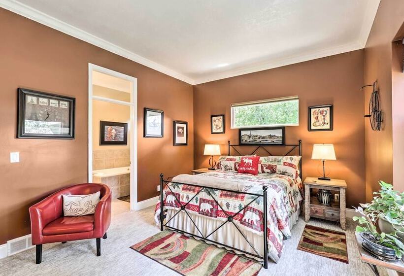 Secluded Home W/ Hot Tub & Mountain Views!