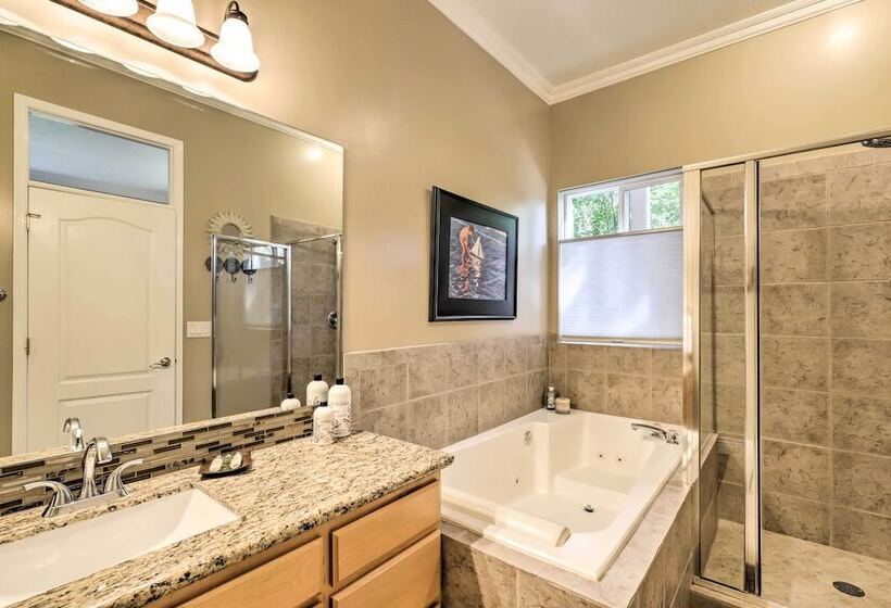 Secluded Home W/ Hot Tub & Mountain Views!