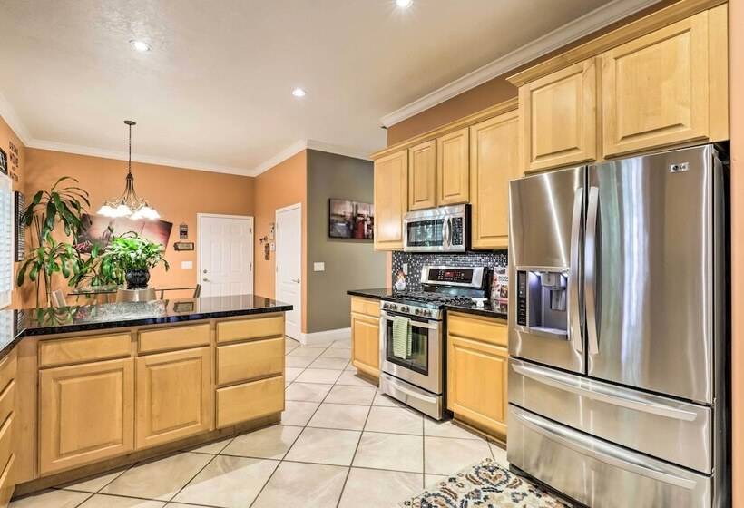 Secluded Home W/ Hot Tub & Mountain Views!