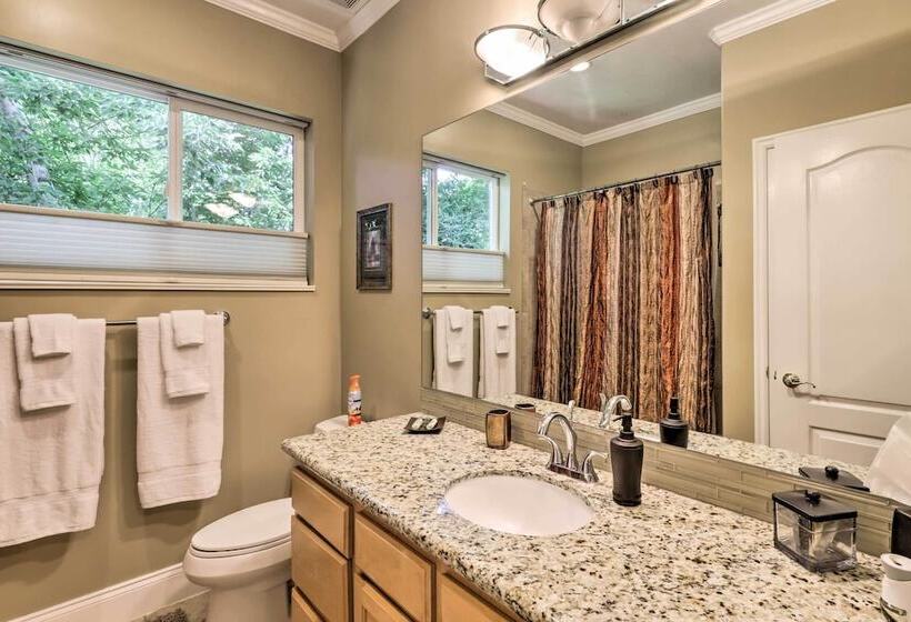 Secluded Home W/ Hot Tub & Mountain Views!