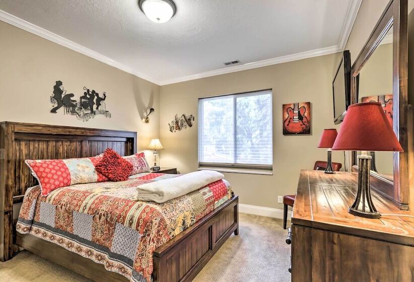 Secluded Home W/ Hot Tub & Mountain Views!