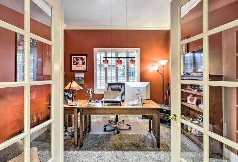 Secluded Home W/ Hot Tub & Mountain Views!