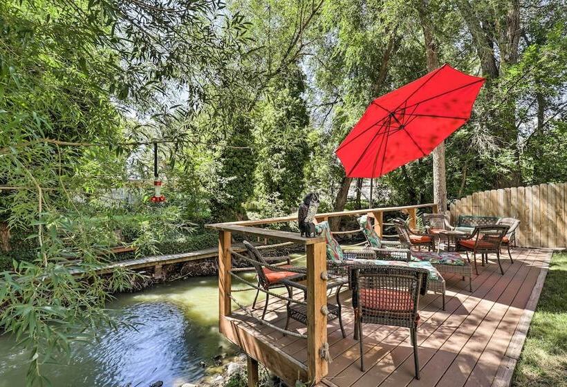 Secluded Home W/ Hot Tub & Mountain Views!
