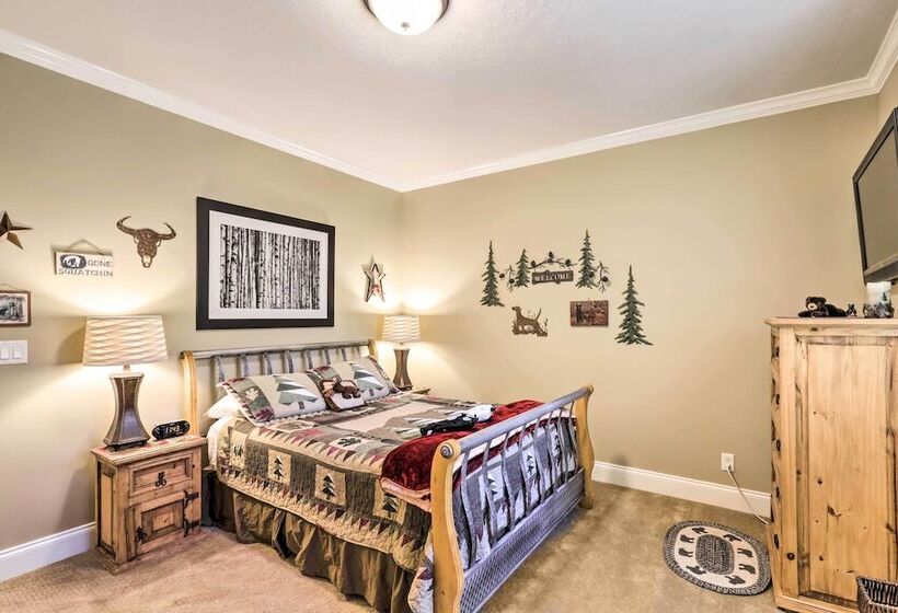 Secluded Home W/ Hot Tub & Mountain Views!