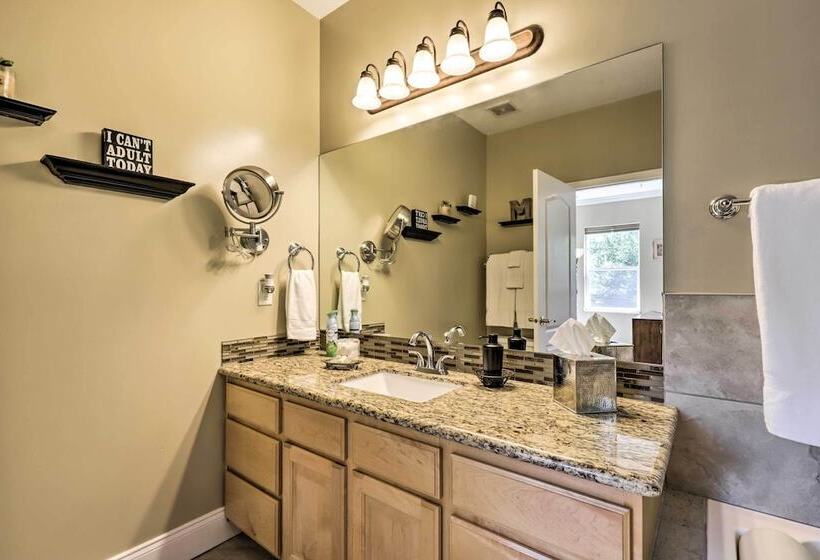 Secluded Home W/ Hot Tub & Mountain Views!