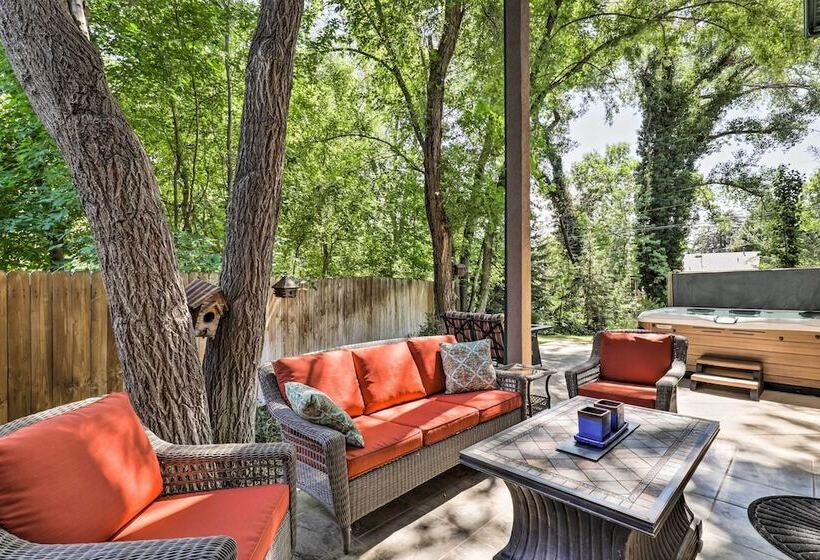 Secluded Home W/ Hot Tub & Mountain Views!