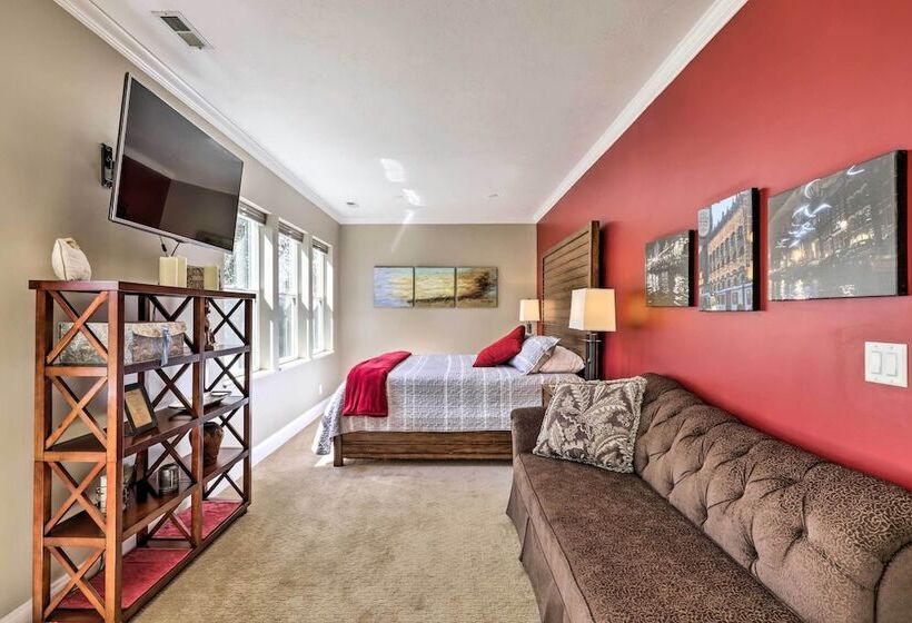 Secluded Home W/ Hot Tub & Mountain Views!