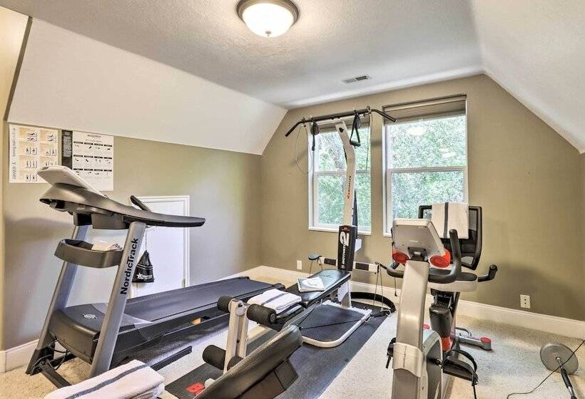 Secluded Home W/ Hot Tub & Mountain Views!