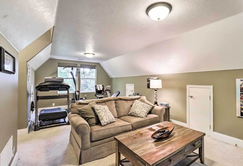 Secluded Home W/ Hot Tub & Mountain Views!