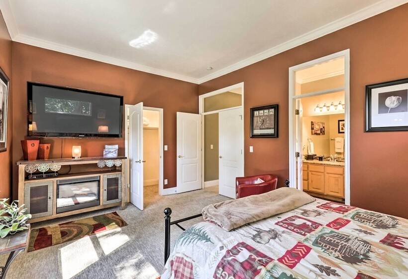 Secluded Home W/ Hot Tub & Mountain Views!