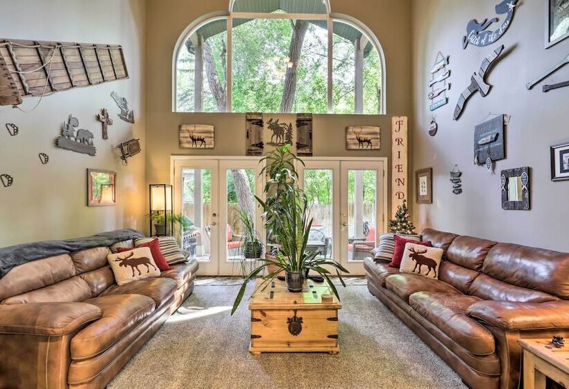 Secluded Home W/ Hot Tub & Mountain Views!