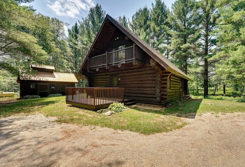 Secluded Log Cabin In Nw Michigan: Hot Tub & Deck