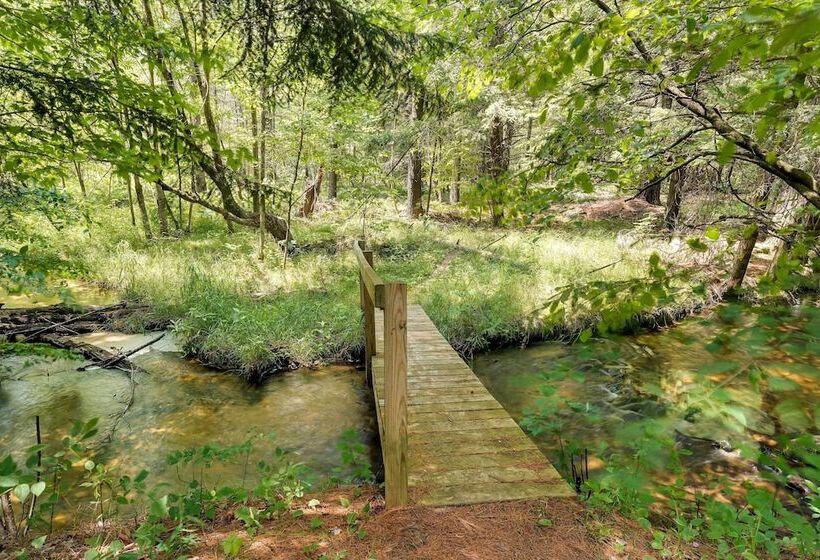 Secluded Log Cabin In Nw Michigan: Hot Tub & Deck