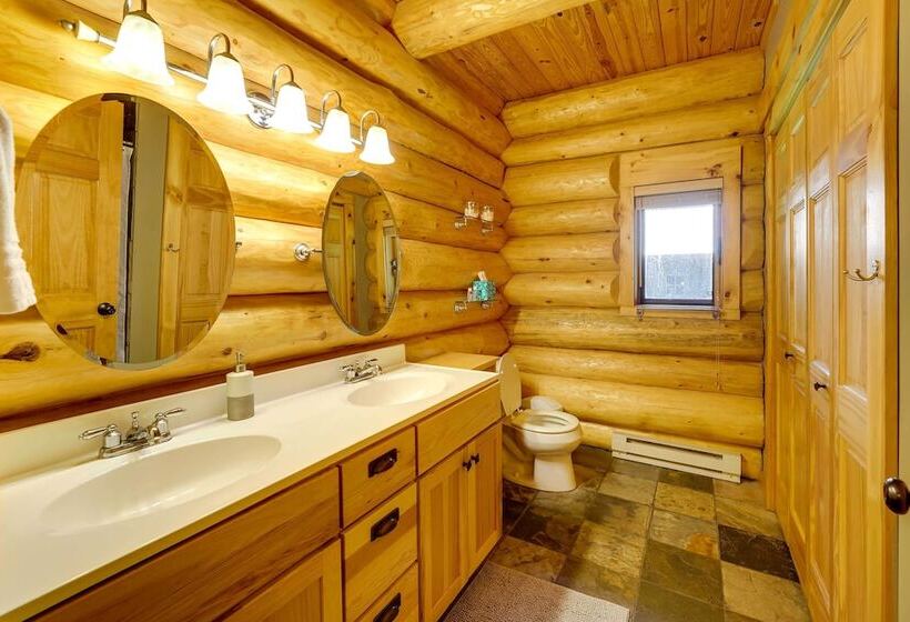 Secluded Log Cabin In Nw Michigan: Hot Tub & Deck