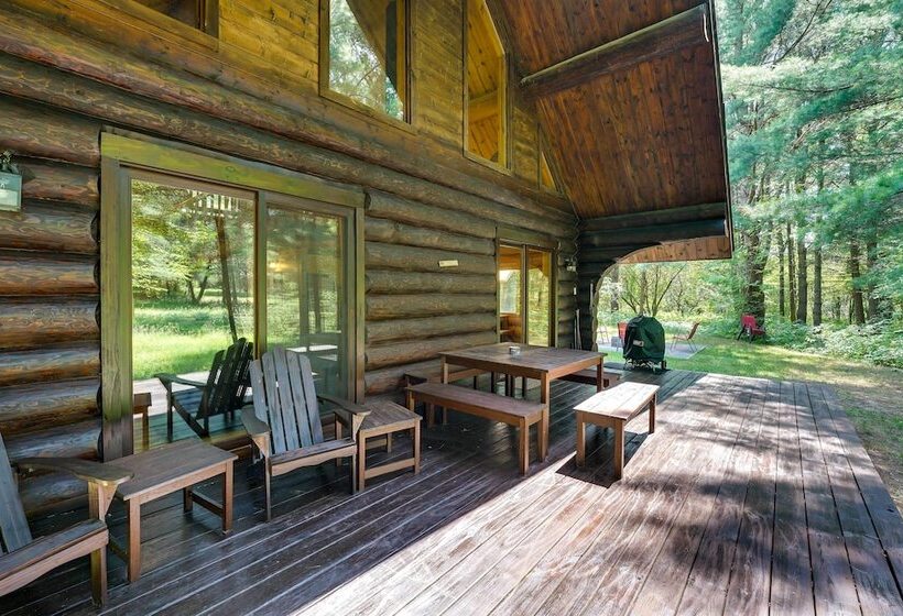 Secluded Log Cabin In Nw Michigan: Hot Tub & Deck