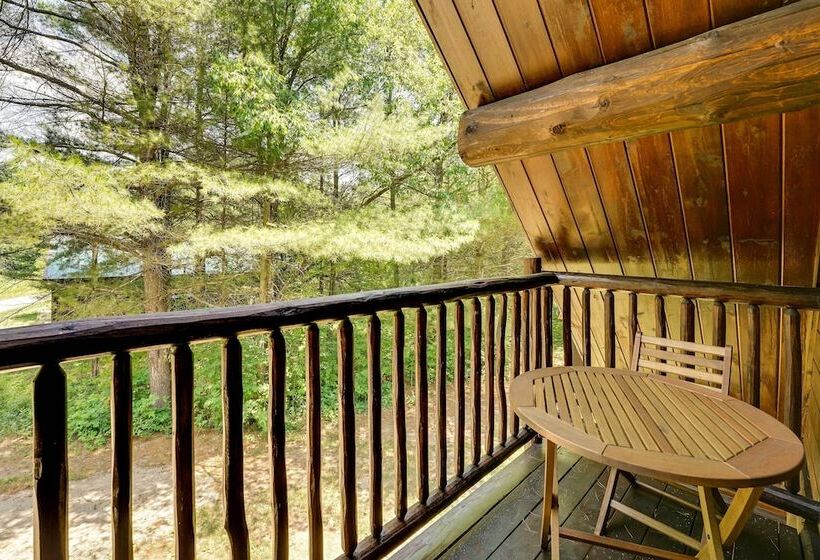 Secluded Log Cabin In Nw Michigan: Hot Tub & Deck