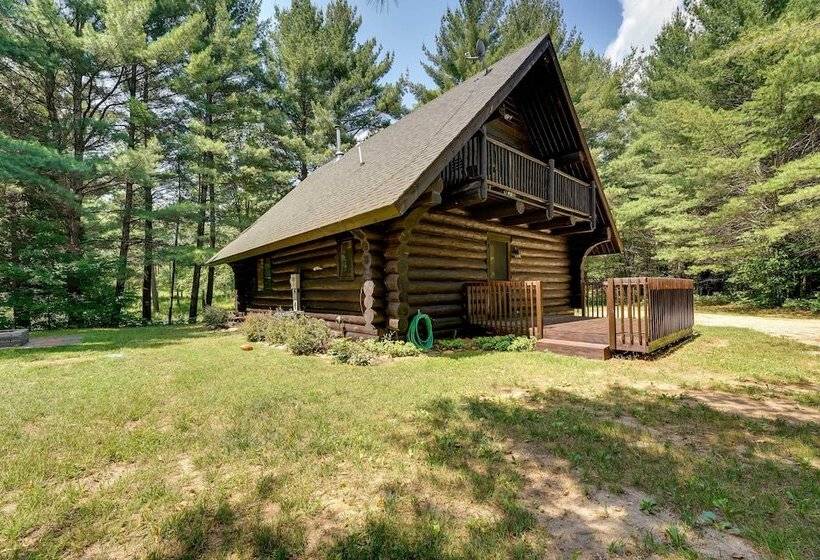 Secluded Log Cabin In Nw Michigan: Hot Tub & Deck