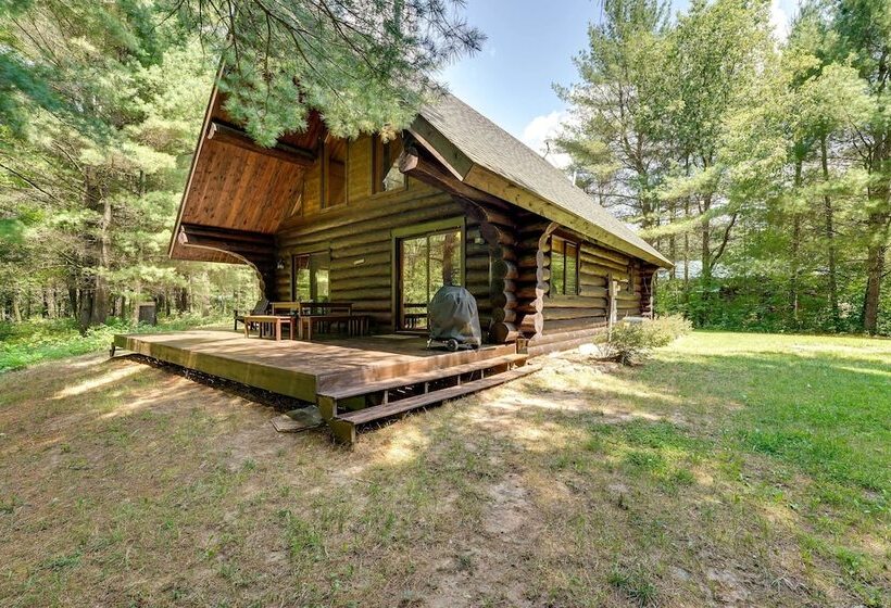 Secluded Log Cabin In Nw Michigan: Hot Tub & Deck