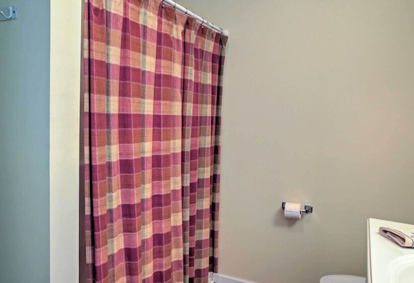 Secluded & Quiet Coastal Home: 1 Mile To Boat Ramp