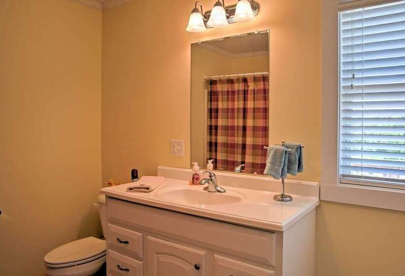 Secluded & Quiet Coastal Home: 1 Mile To Boat Ramp