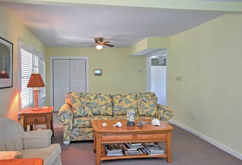 Secluded & Quiet Coastal Home: 1 Mile To Boat Ramp