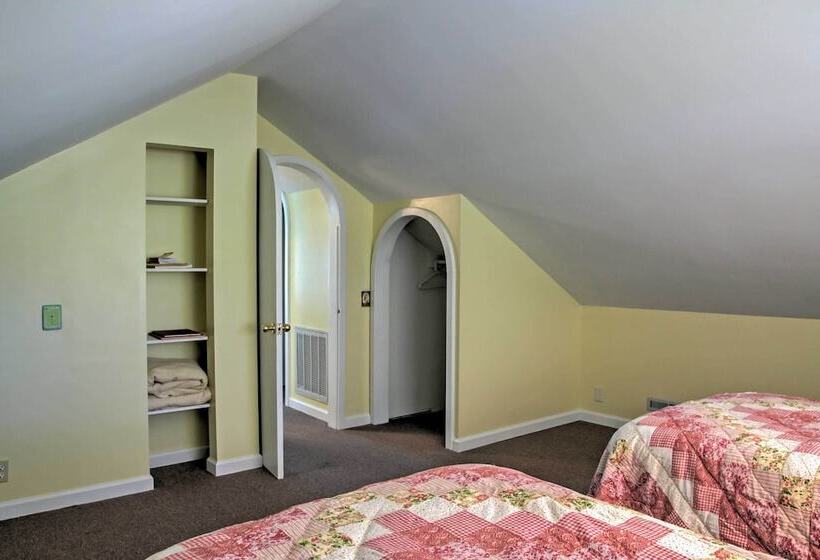 Secluded & Quiet Coastal Home: 1 Mile To Boat Ramp