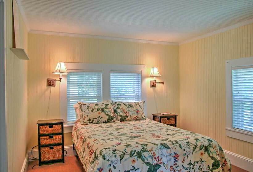 Secluded & Quiet Coastal Home: 1 Mile To Boat Ramp