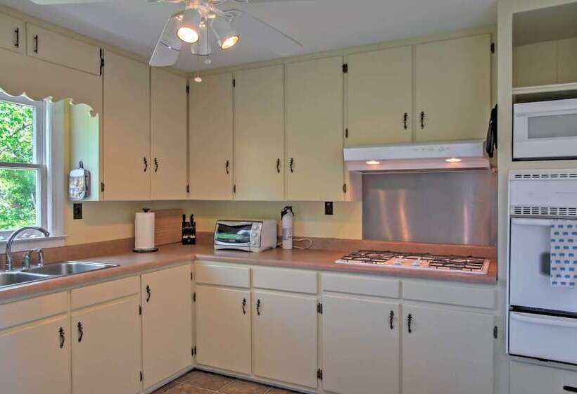 Secluded & Quiet Coastal Home: 1 Mile To Boat Ramp