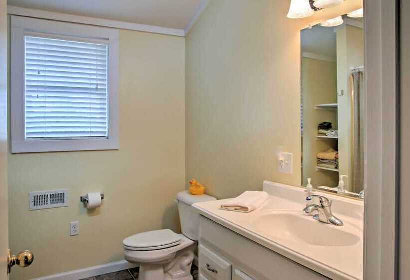 Secluded & Quiet Coastal Home: 1 Mile To Boat Ramp