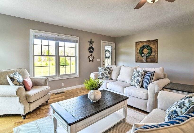 Secluded Retreat On 2 Acres Near Dale Hollow Lake!