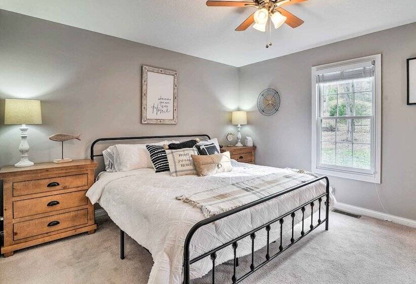 Secluded Retreat On 2 Acres Near Dale Hollow Lake!