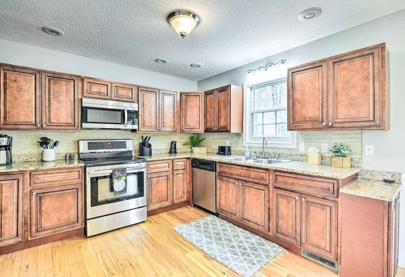 Secluded Retreat On 2 Acres Near Dale Hollow Lake!